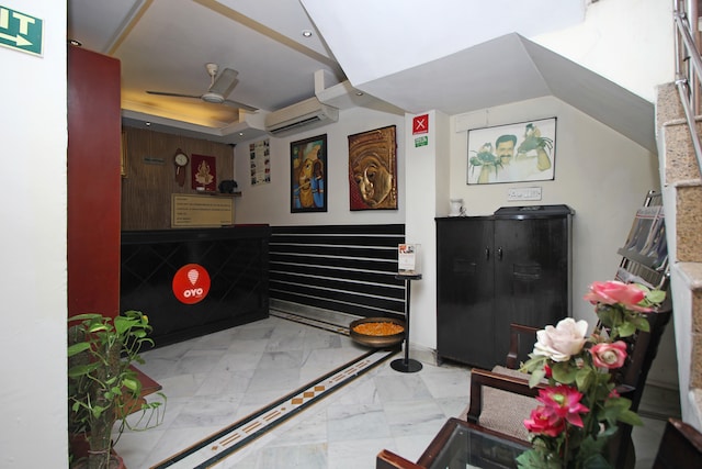 OYO Hotel Swagath Near Dlf Avenue Saket