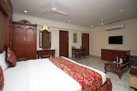 OYO Hotel Swagath Near Dlf Avenue Saket
