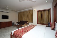 OYO Hotel Swagath Near Dlf Avenue Saket