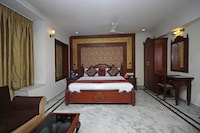 OYO Hotel Swagath Near Dlf Avenue Saket