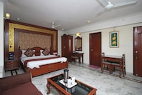 OYO Hotel Swagath Near Dlf Avenue Saket