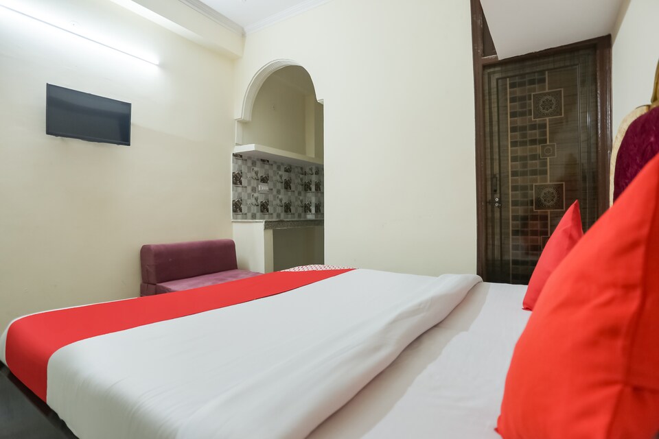 OYO 71108 Lotus Valley, Anand Vihar Delhi, Delhi