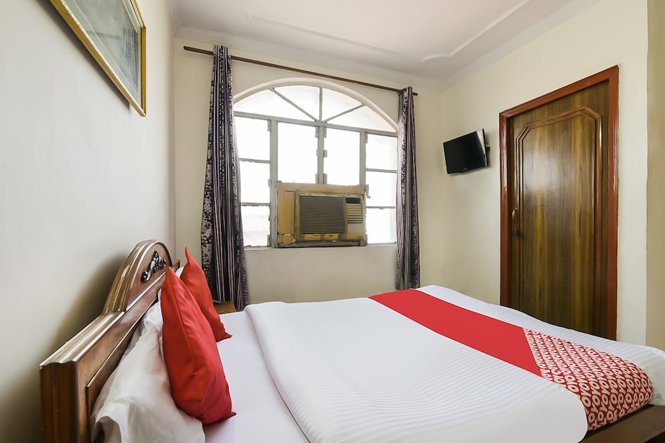 OYO 71110 Hotel New Diamond , Charbagh Lucknow, Lucknow