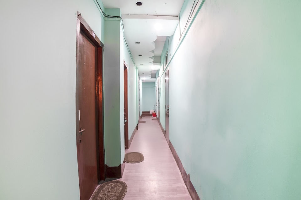 SPOT ON 71117 Icon Lodge, Platan Bazar Guwahati, Guwahati