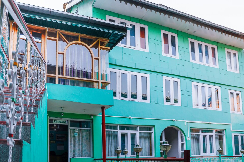 OYO 71125 New Zeenath Guest House, Dalgate Srinagar, Srinagar