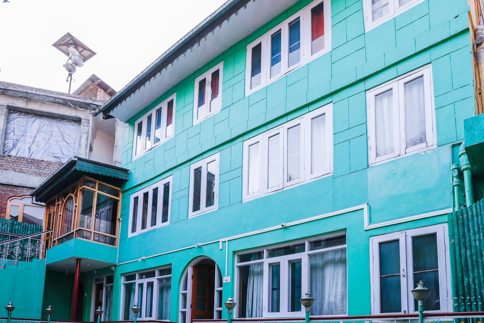 OYO 71125 New Zeenath Guest House, Dalgate Srinagar, Srinagar