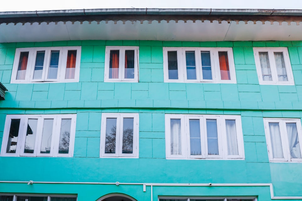 OYO 71125 New Zeenath Guest House, Dalgate Srinagar, Srinagar