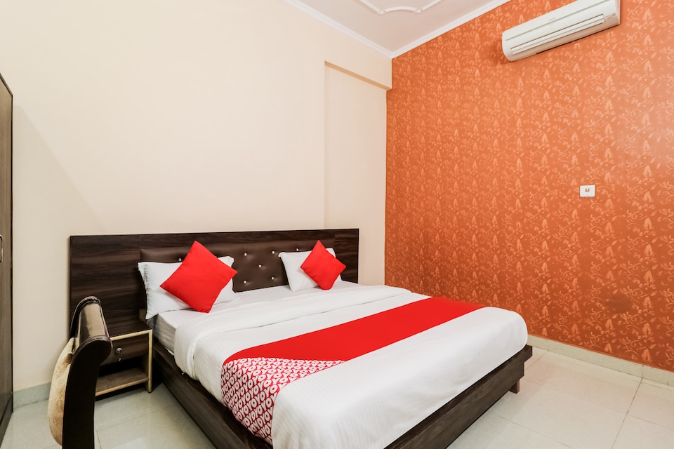 OYO 71136 Westend Suites, Airport Delhi, Delhi Transit
