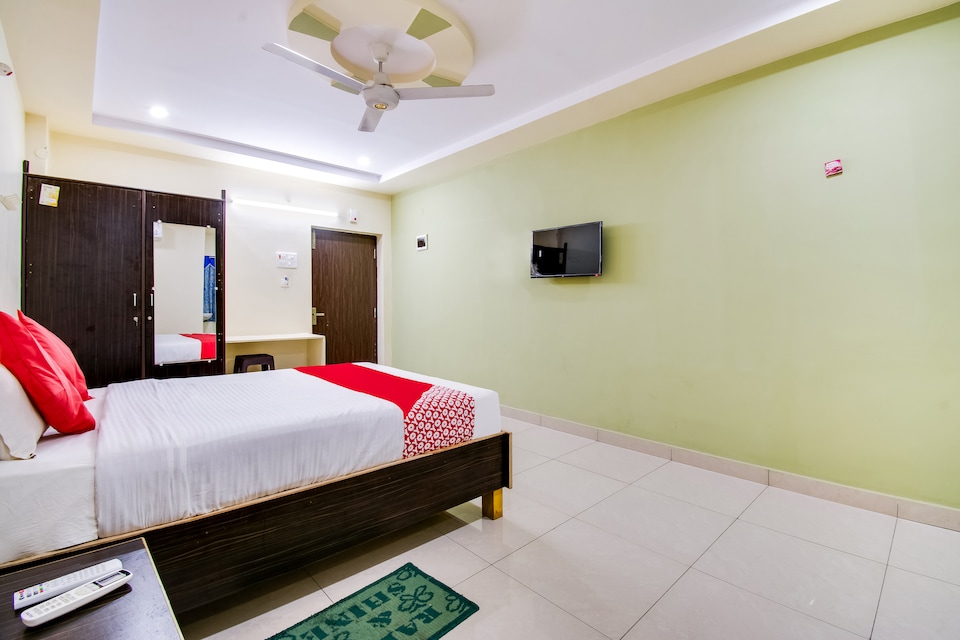 OYO 71150 Santosh Grand, Guntur, Guntur