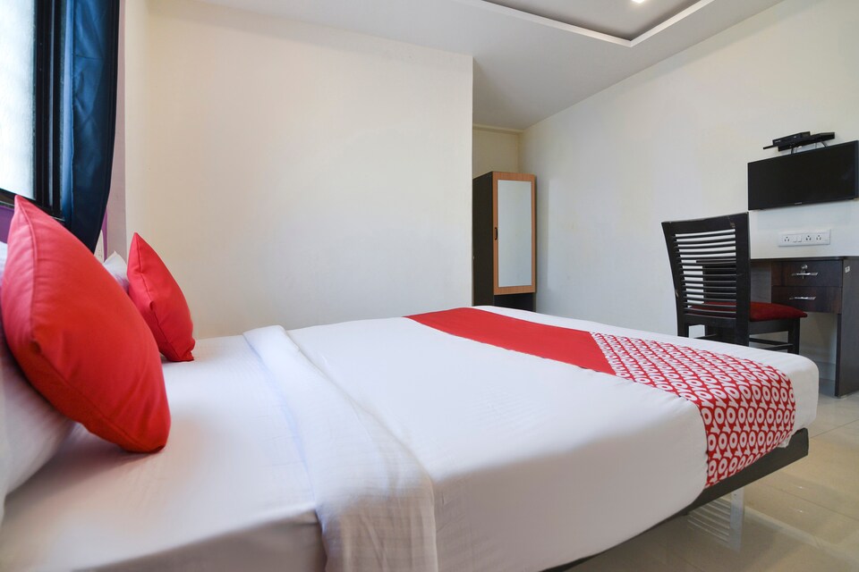 OYO 71151 Hotel 7 Treats, Keshav Nagar, Pune