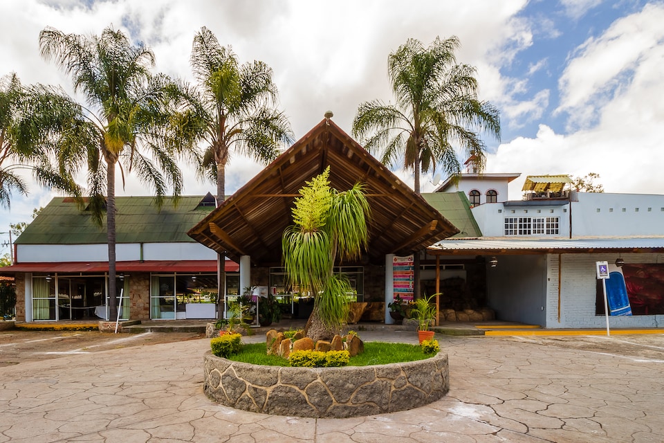 Collection O Hacienda Coyotes, Zapotlanejo, JAL, Zapotlanejo