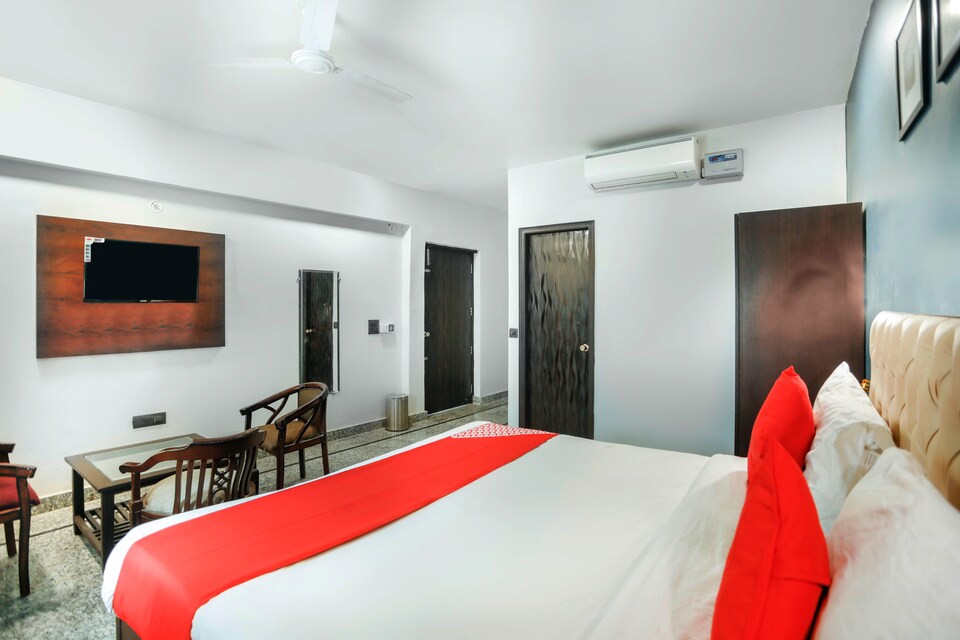 OYO 71170 Rest Come Ambika Inn Complex, Noida City Metro, Noida