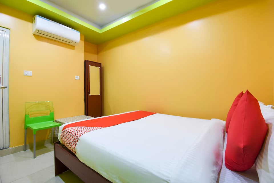 OYO 71175 Green Palace Guest House, Gariahat Kolkata, Kolkata
