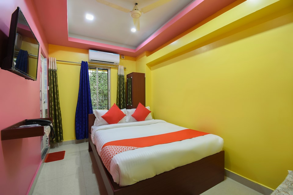OYO 71175 Green Palace Guest House, Gariahat Kolkata, Kolkata