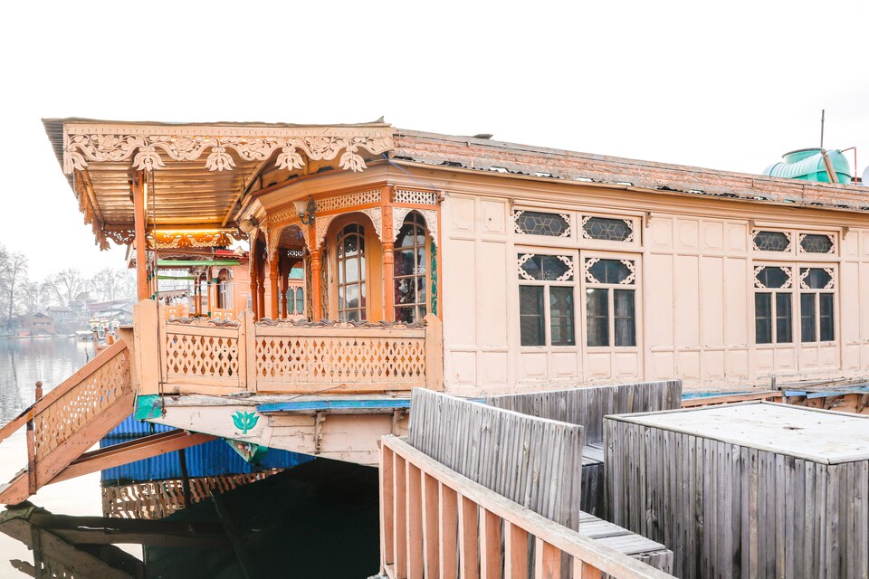 OYO 71180 Houseboat Indoora, Dalgate Srinagar, Srinagar