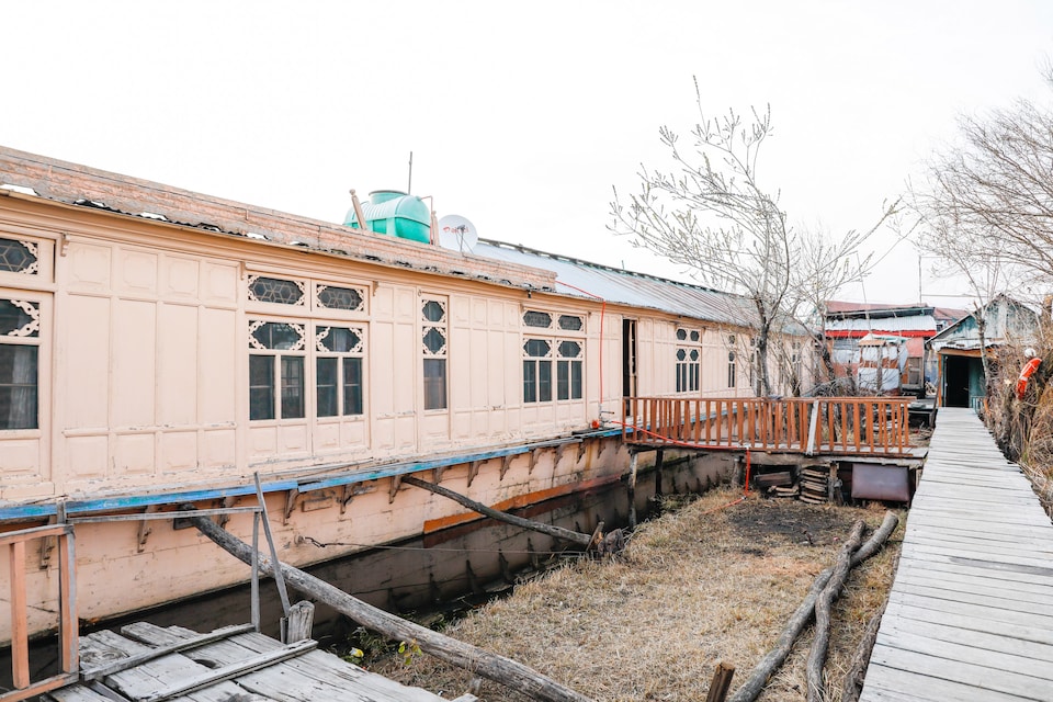 OYO 71180 Houseboat Indoora, Dalgate Srinagar, Srinagar