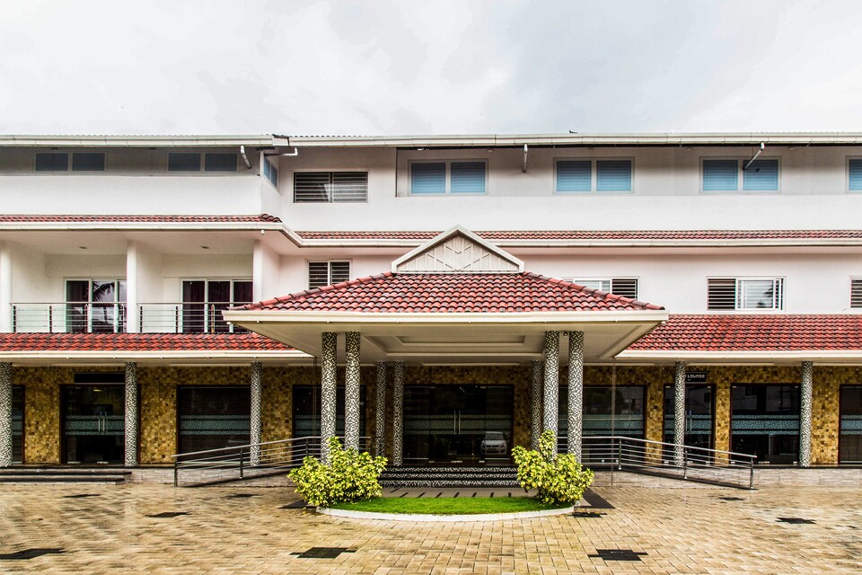 OYO 5925 Hotel Aswathy, Ankamaly Airport Kochi, Kochi