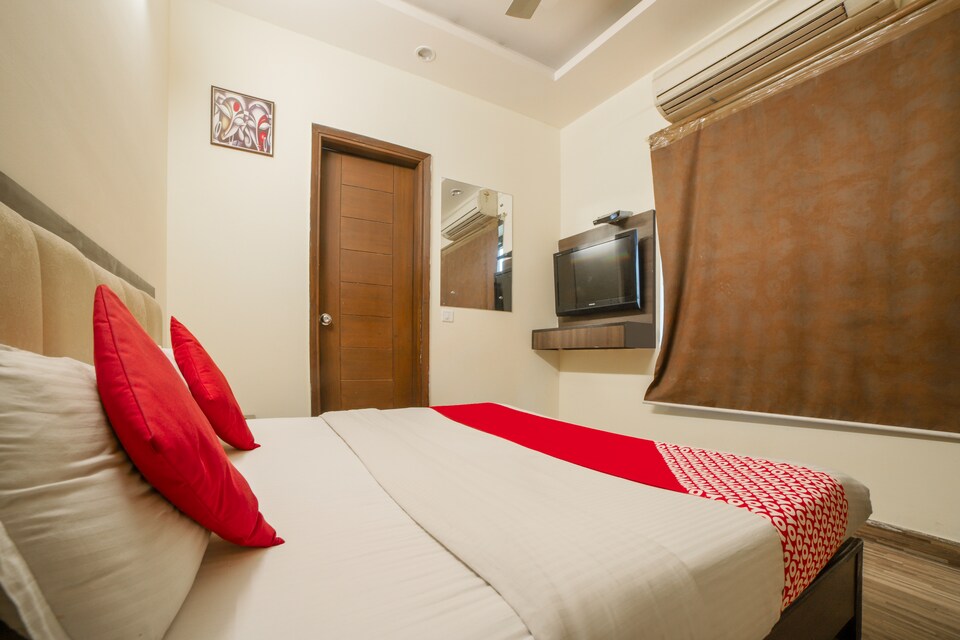 OYO 71191 Hotel Us Grand, Karol Bagh Delhi, Delhi