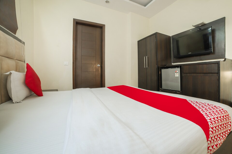 OYO 71191 Hotel Us Grand, Karol Bagh Delhi, Delhi