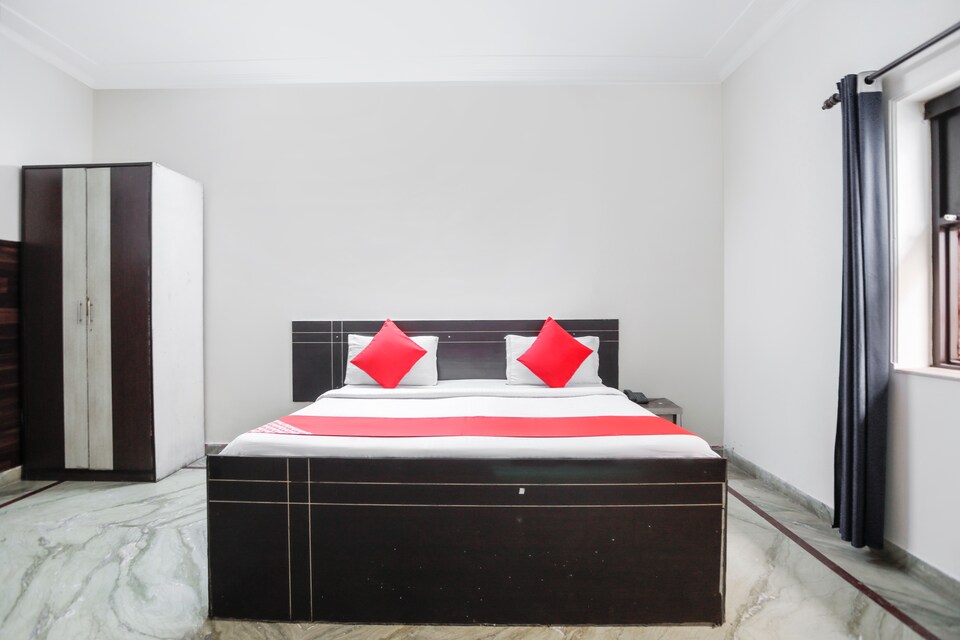 Flagship Ng Palace 2, Noida City Metro, Noida
