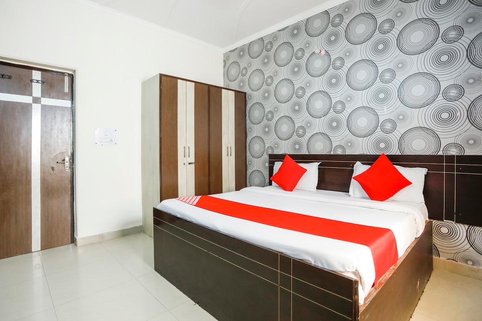 Flagship Ng Palace 2, Noida City Metro, Noida