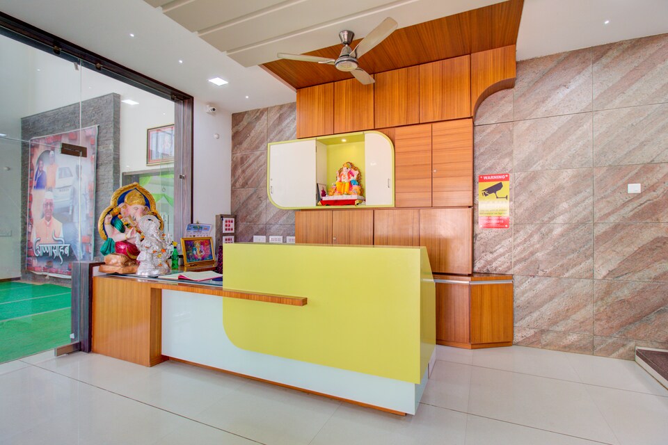 Capital O 71205 Motel Ahilya Lawns And Lodging, Dhule, Dhule