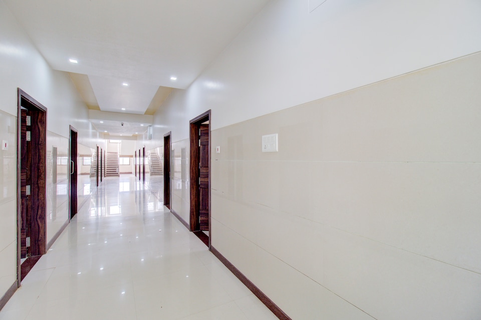 Capital O 71205 Motel Ahilya Lawns And Lodging, Dhule, Dhule