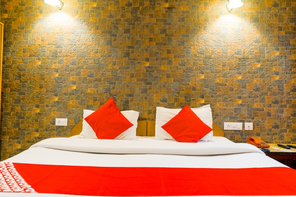 OYO 71293 Hotel Vikram, Munawarabad, Srinagar