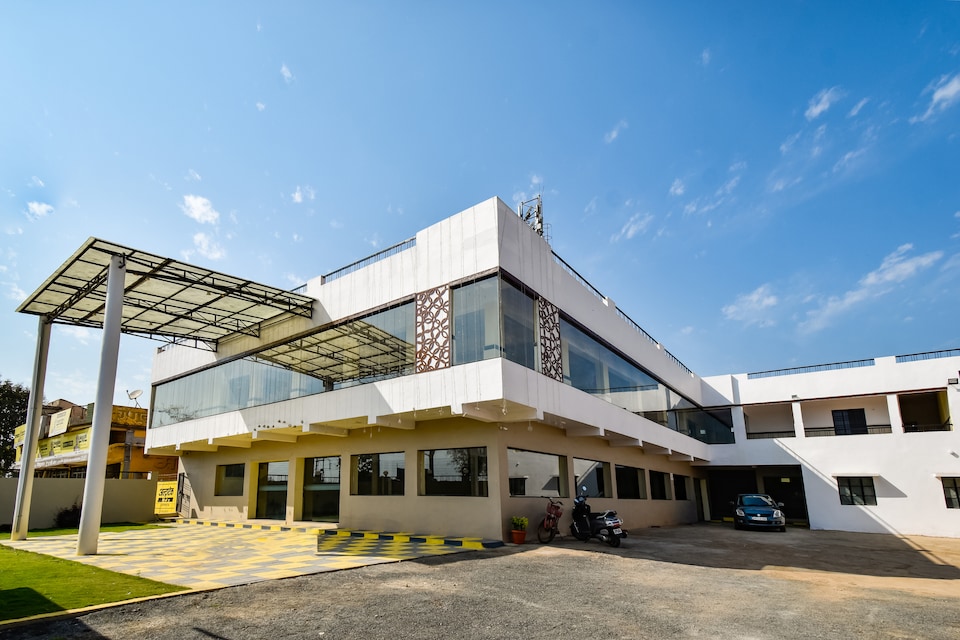 OYO Hotel Karemore Celebration, Bus Stand Nagpur, Nagpur