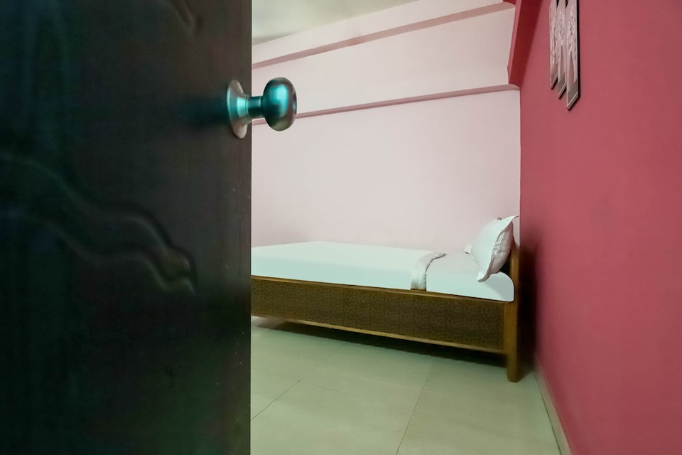SPOT ON 71319 Hotel The 7 Days Restaurant, Manish Nagar, Nagpur