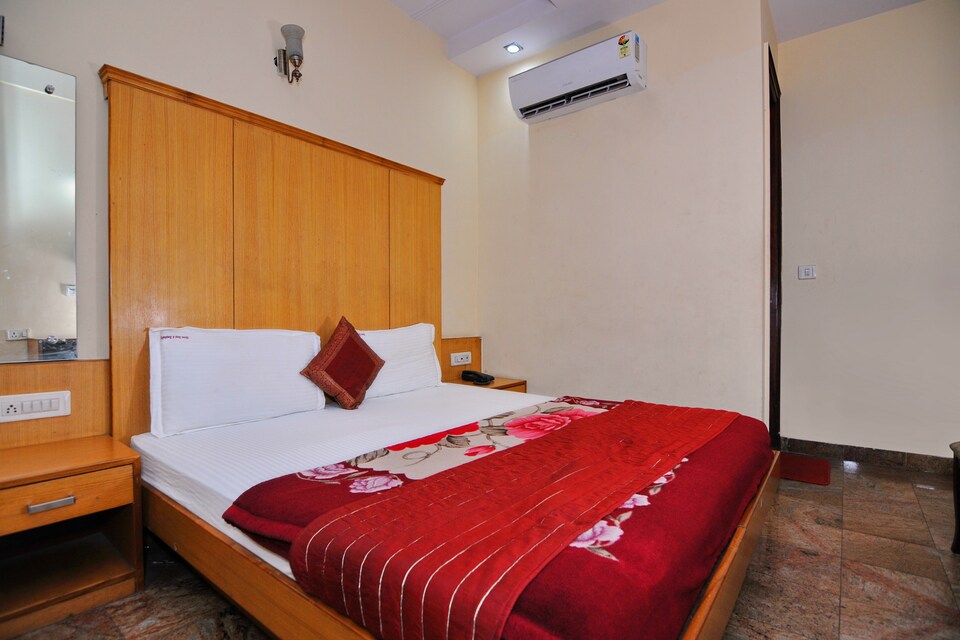 OYO 5943 TJS Grand, Karol Bagh Delhi, Delhi