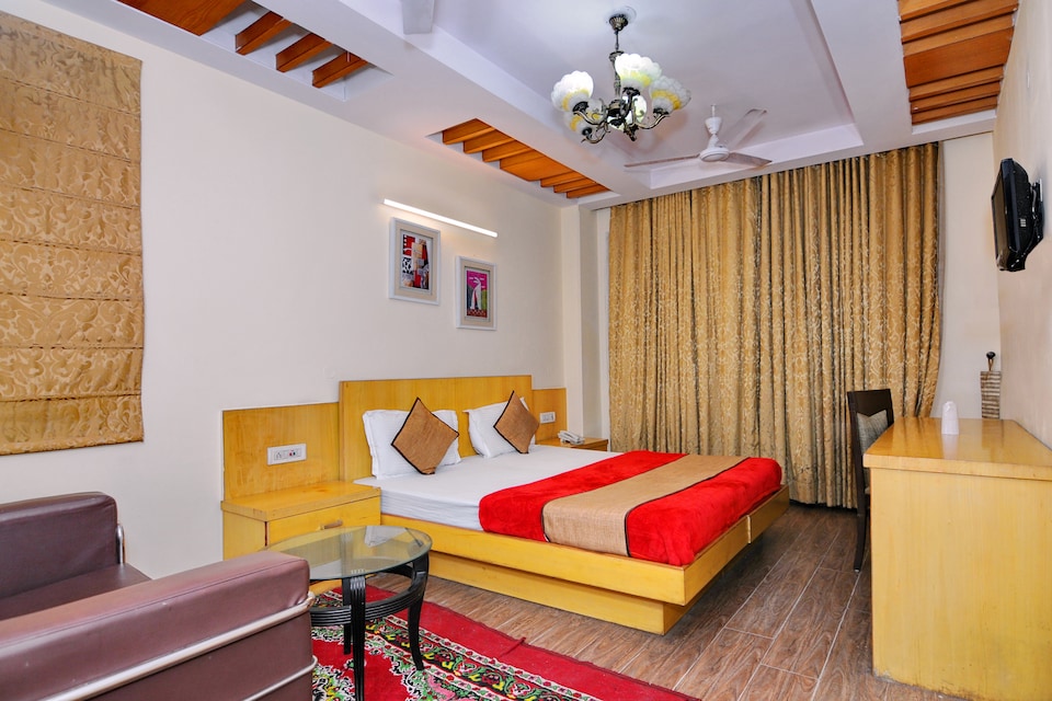 OYO 5943 TJS Grand, Karol Bagh Delhi, Delhi