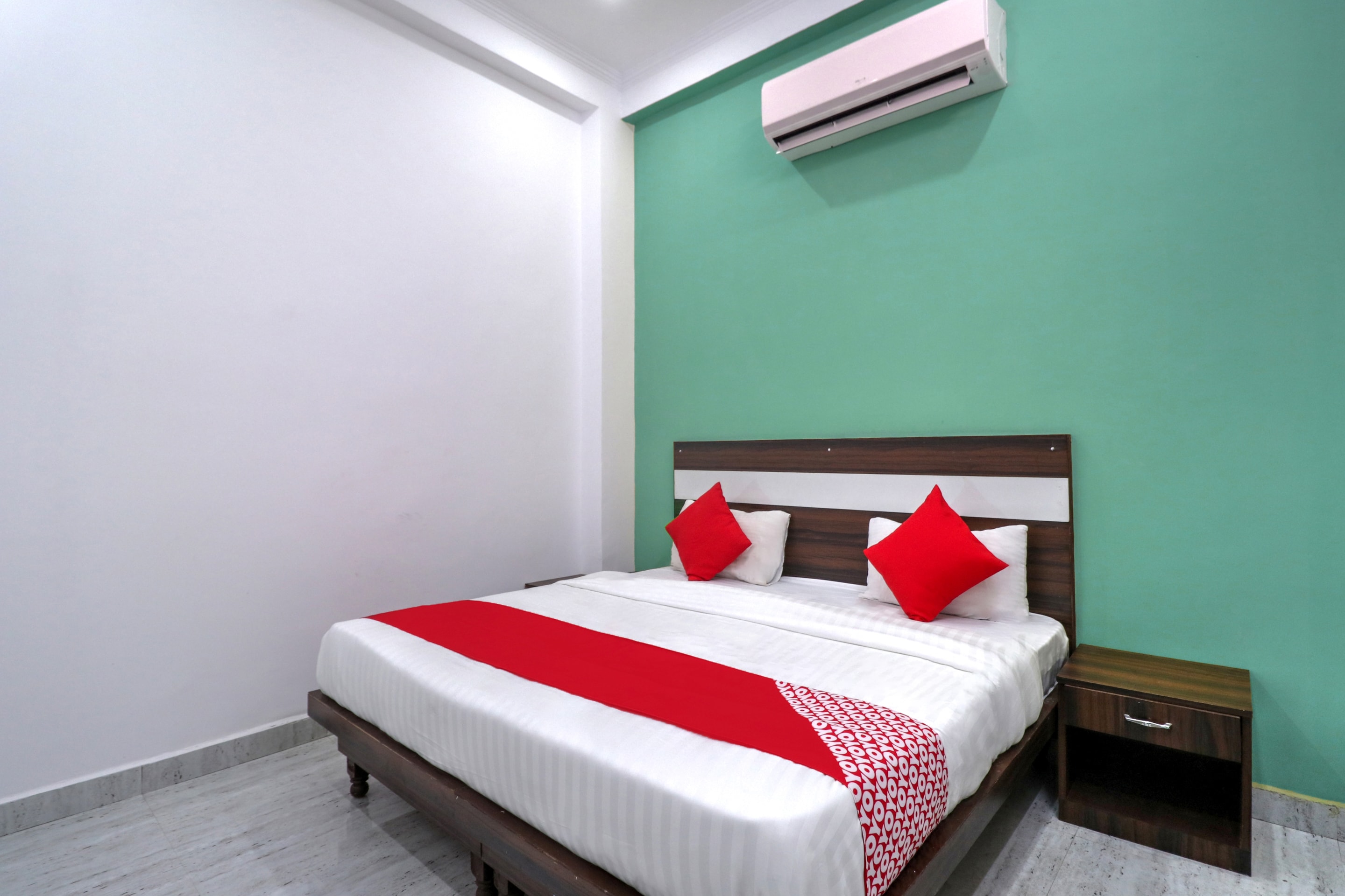 Hotel O White House, Flagship Gurgaon, Book @ ₹1299 - OYO