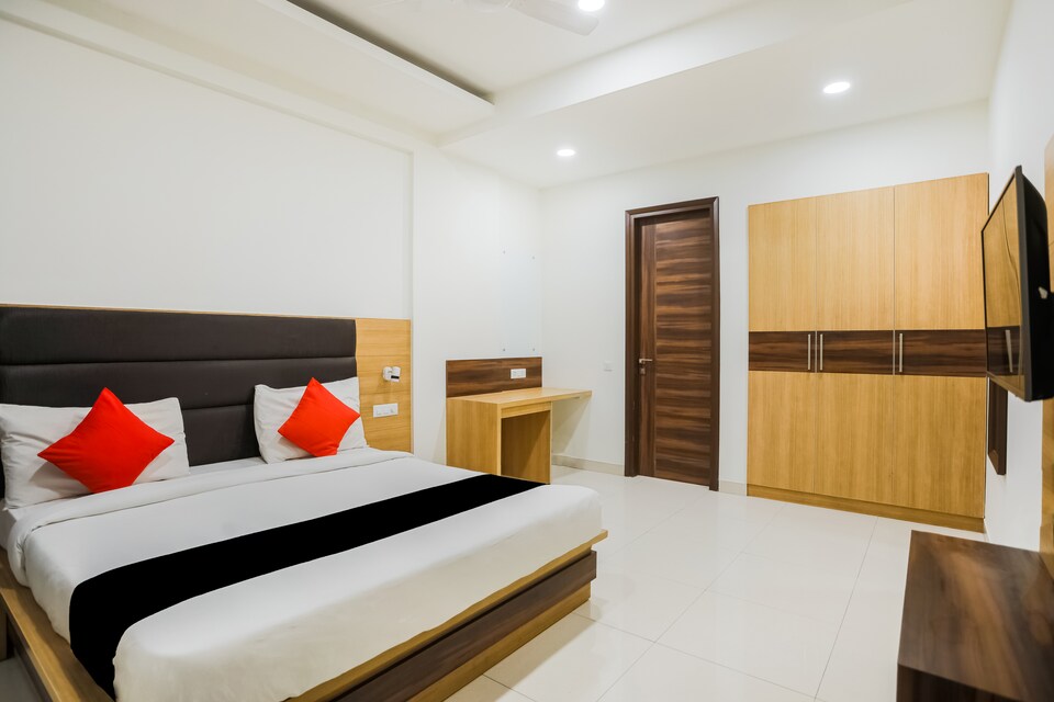 Capital O 71384 Hotel Jmk, Airport Delhi, Delhi Transit