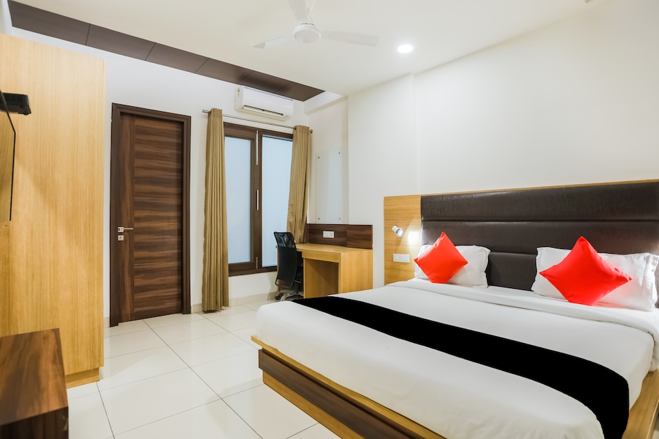 Capital O 71384 Hotel Jmk, Airport Delhi, Delhi Transit