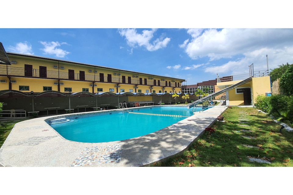 OYO 585 Dragon Pod Hotel And Resort, Cavite Region, Cavite