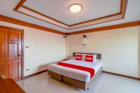 OYO 807 Suan​ Dok​ Kaew​ Hotel​