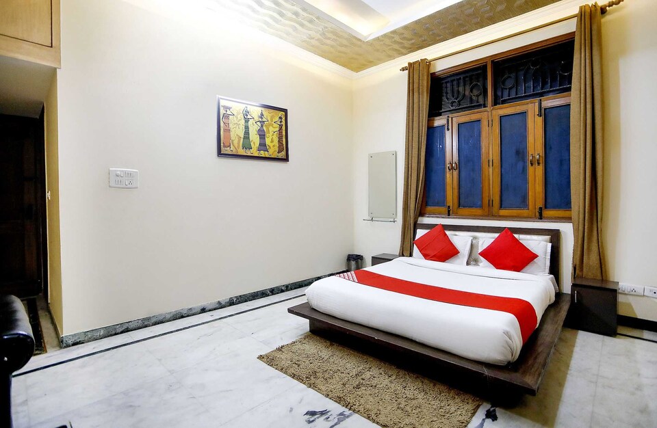 OYO Flagship Prakash Apartment, Noida City Metro, Noida