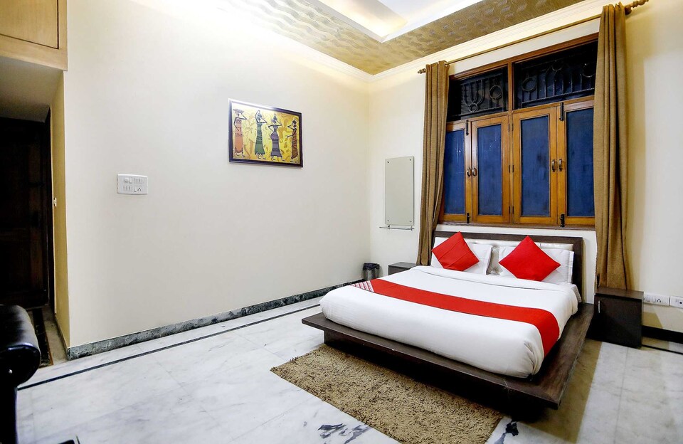 OYO Flagship Prakash Apartment, Noida City Metro, Noida