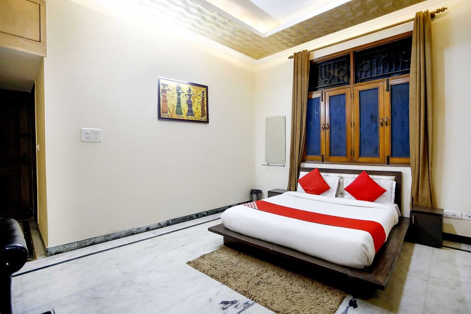 OYO Flagship Prakash Apartment, Noida City Metro, Noida