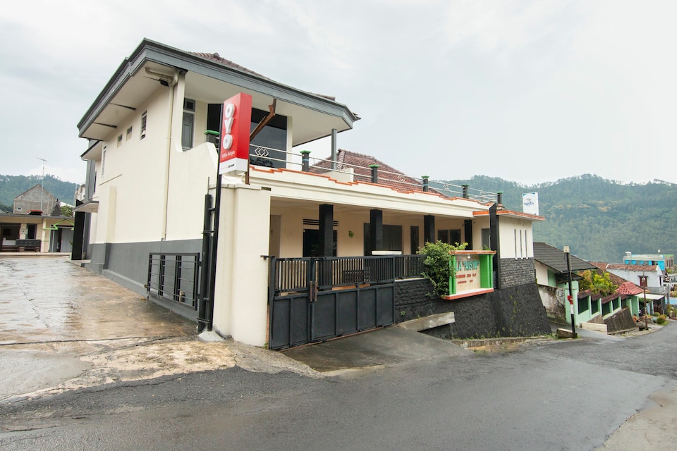 OYO 3210 Villa Aisya, Batu, Batu