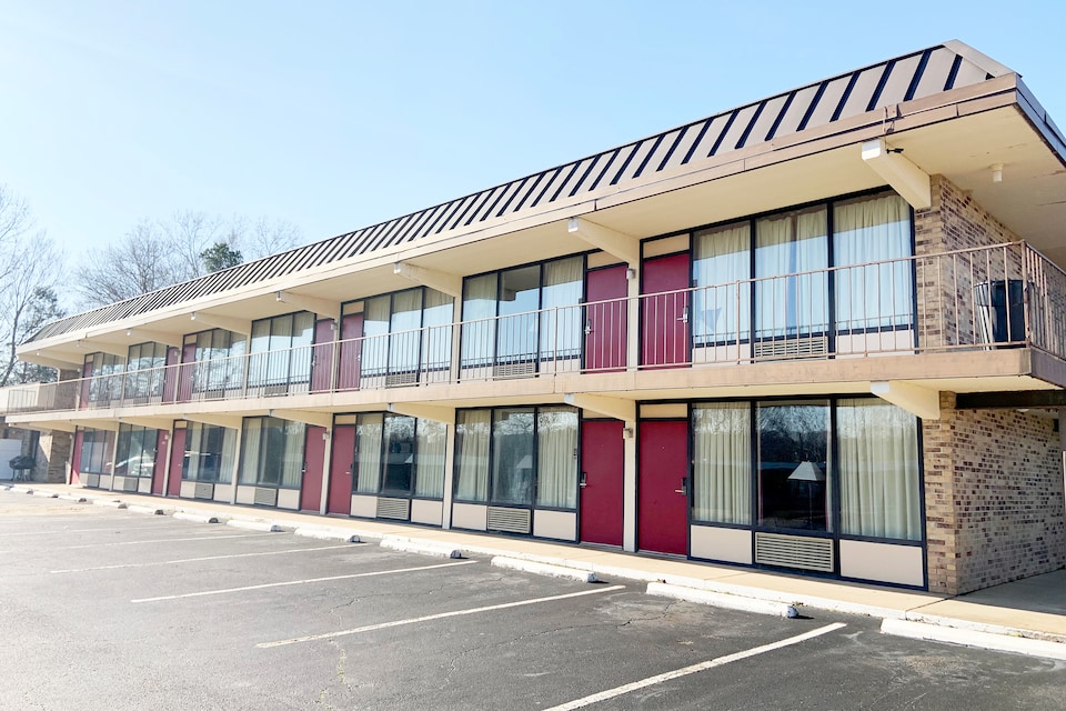 OYO Hotel Paris TN US-79, C38201, Paris TN