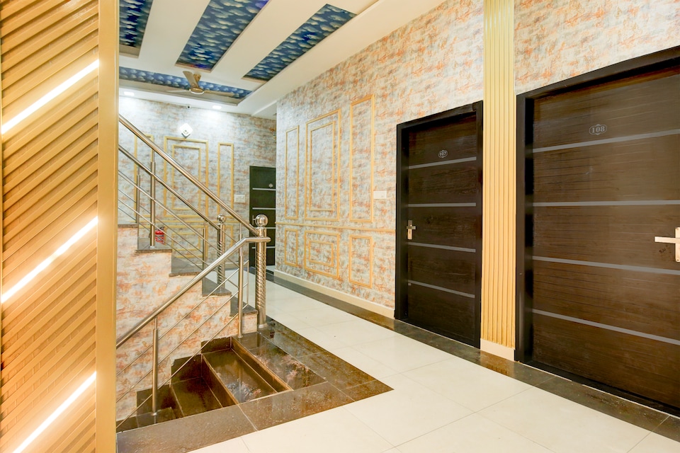 Super Collection O Ishwar Nagar Near Golden Temple Formerly Chahal Residency, Ranjit Avenue Amritsar, Amritsar