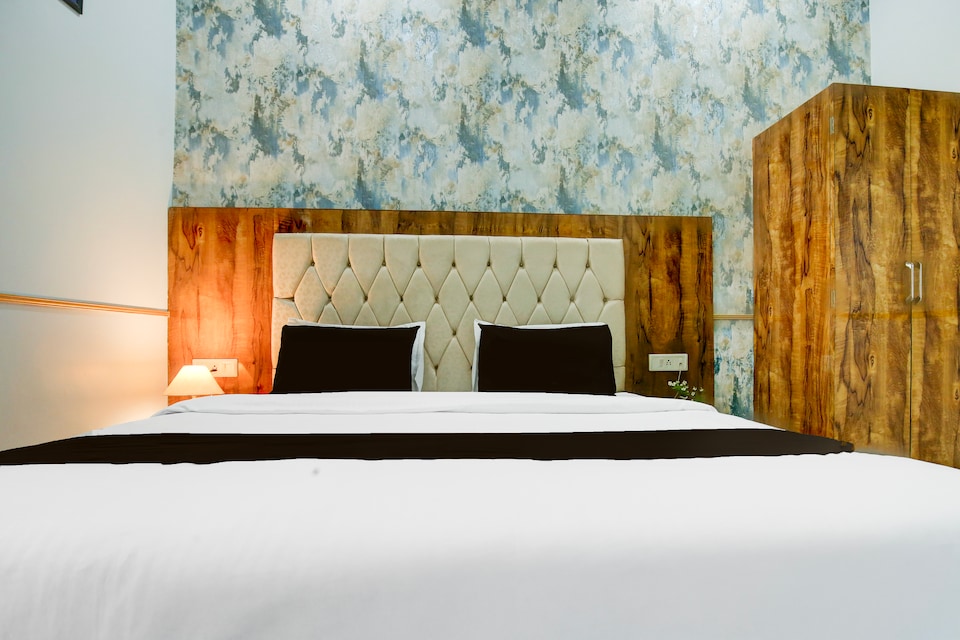 Collection O Ishwar Nagar Near Golden Temple Formerly Chahal Residency, Ranjit Avenue Amritsar, Amritsar