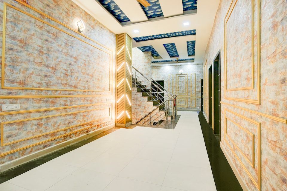 Super Collection O Ishwar Nagar Near Golden Temple Formerly Chahal Residency, Ranjit Avenue Amritsar, Amritsar