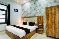 Super Collection O Ishwar Nagar Near Golden Temple Formerly Chahal Residency