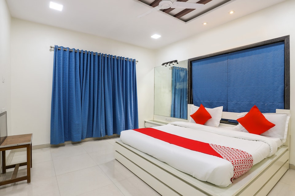 OYO 71500 Om Shanti Resort, Textile Market Surat, Surat