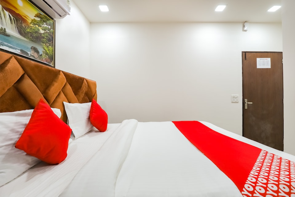 Live as DEL5228, Airport-Dwarka Delhi, Delhi