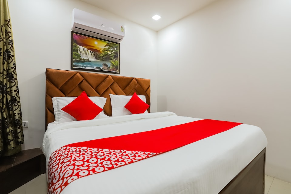 Live as DEL5228, Airport-Dwarka Delhi, Delhi