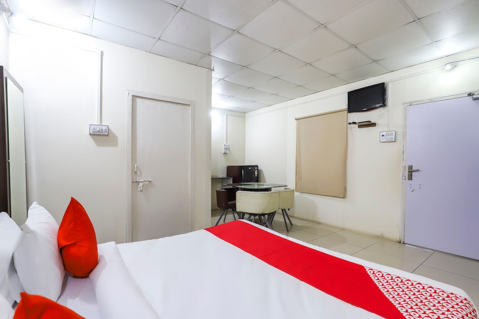 OYO Flagship 71507 Club Antillia Beach Resort, Airport Surat, Surat